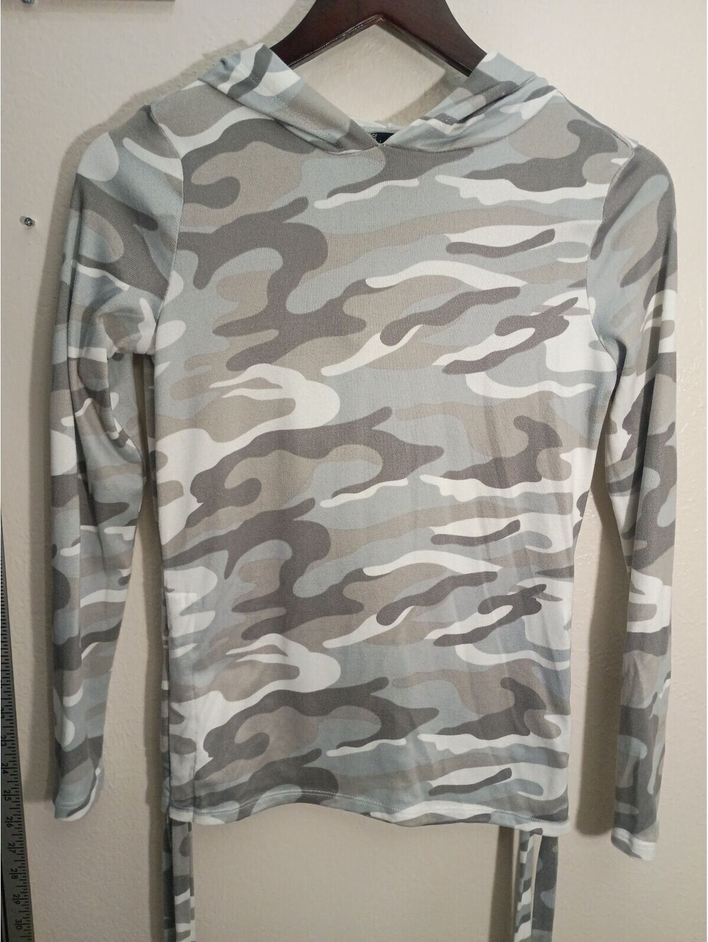 derek heart Girl's Small Camouflage Hooded Pullover